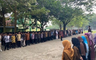 Hardiknas 2025, MTsN 2 Nganjuk Teguhkan Nilai Pendidikan Lewat Apel Peringatan