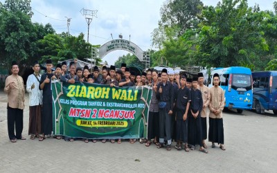 Kelas Tahfidz dan Ekstrakurikuler MTQ MTsN 2 Nganjuk Gelar Ziarah Wali di Jombang dan Mojokerto