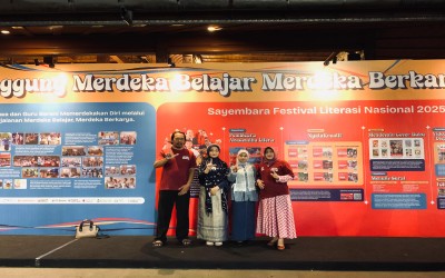 Siswa Kelas Unggulan Program Bina Prestasi MTsN 2 Nganjuk Tampil Memukau pada Puncak Acara Malam Pentas Seni Festival Literasi Nasional 2025